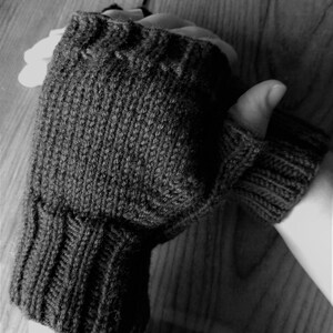 KNITTING PATTERN Family Fingerless Gloves S , M, L Pdf Tutorial image 3