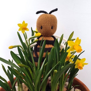 Willow Bee Knitting Pattern | Amigurumi Pattern | PDF Knitting Pattern ...