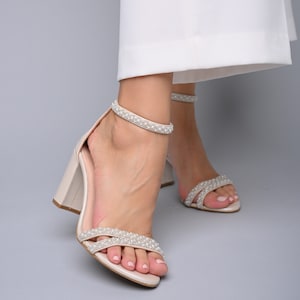 Scarpe da sposa per la sposa, scarpe da sposa color avorio, tacchi per scarpe da sposa, tacchi a blocco per nozze, sandali da sposa con tacco a blocco - OLTRE LA BELLEZZA