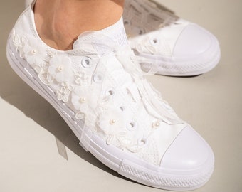 Mariage ivoire de luxe Converse basse en dentelle, chaussures Converse personnalisées pour la mariée, chaussures de tennis basses de mariée personnalisées avec dentelle de Dubaï