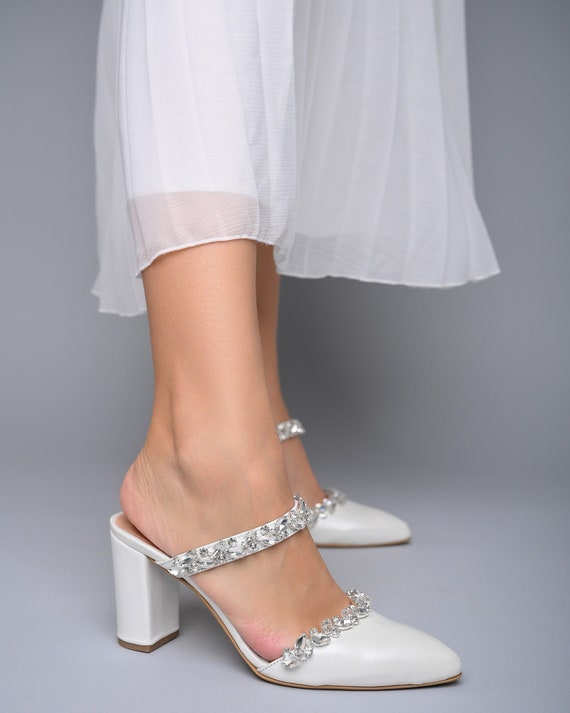 Block heel Ivory wedding sandals, Pearl Wedding heels for bride, Handm –  Elise Anaïs