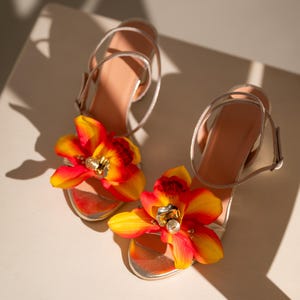 Orange Orchidee Blume Heels, Brautschuhe, Hochzeitsschuhe, Knöchel Riemen Heels, Damen High Heels, Abendschuhe, Hochzeit Heels