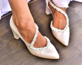 Sapatos de noiva marfim, Sapatos de noiva salto bloco, Sapatos de casamento salto alto, Sandálias de salto bloco, Sapatos de casamento salto bloco pontudo - Neda