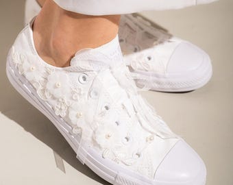 Weiße Converse-Hochzeitssneaker, personalisierte Brautsneaker, individuell gestaltete Schuhe