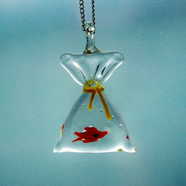 VENTE - 30 % DE RÉDUCTION Collier de poisson Poisson dans un sac Pendentif Miniature Minuscule Mignon Fantaisie Kitsch Nature Eau Aqua Transparent Aéré