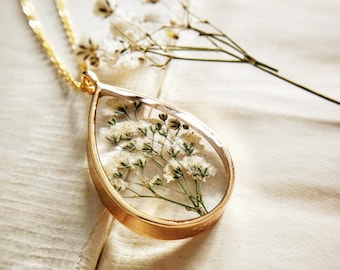 Collana "Fiato del bambino": veri fiori pressati, tonalità oro, gioielli in resina boho