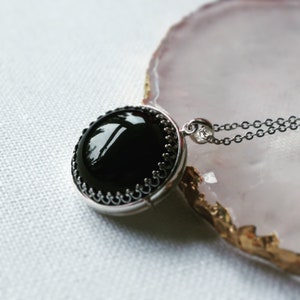 Sterling Silver, Black Onyx Locket,Photo Locket,Gemstone Locket, Photo Medaillon, Keepsake Jewellery, personalised jewellery