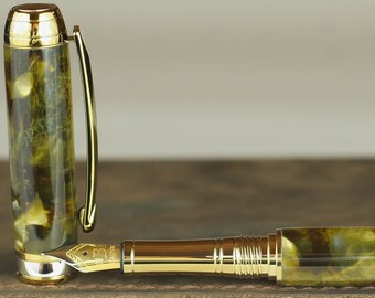 Pluma estilográfica - Omas Tortuga vintage genuina hecha a mano, acrílico - Beaufort, chapado en oro de 23 k, plumín bimetálico de tamaño 5
