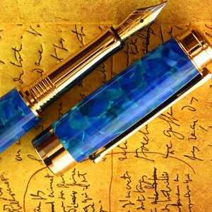 Pluma estilográfica - Vintage inglesa Conway Cerulean Blue Acrylic - Beaufort 23k Gold Plated Bi-metal Size 5 Nib