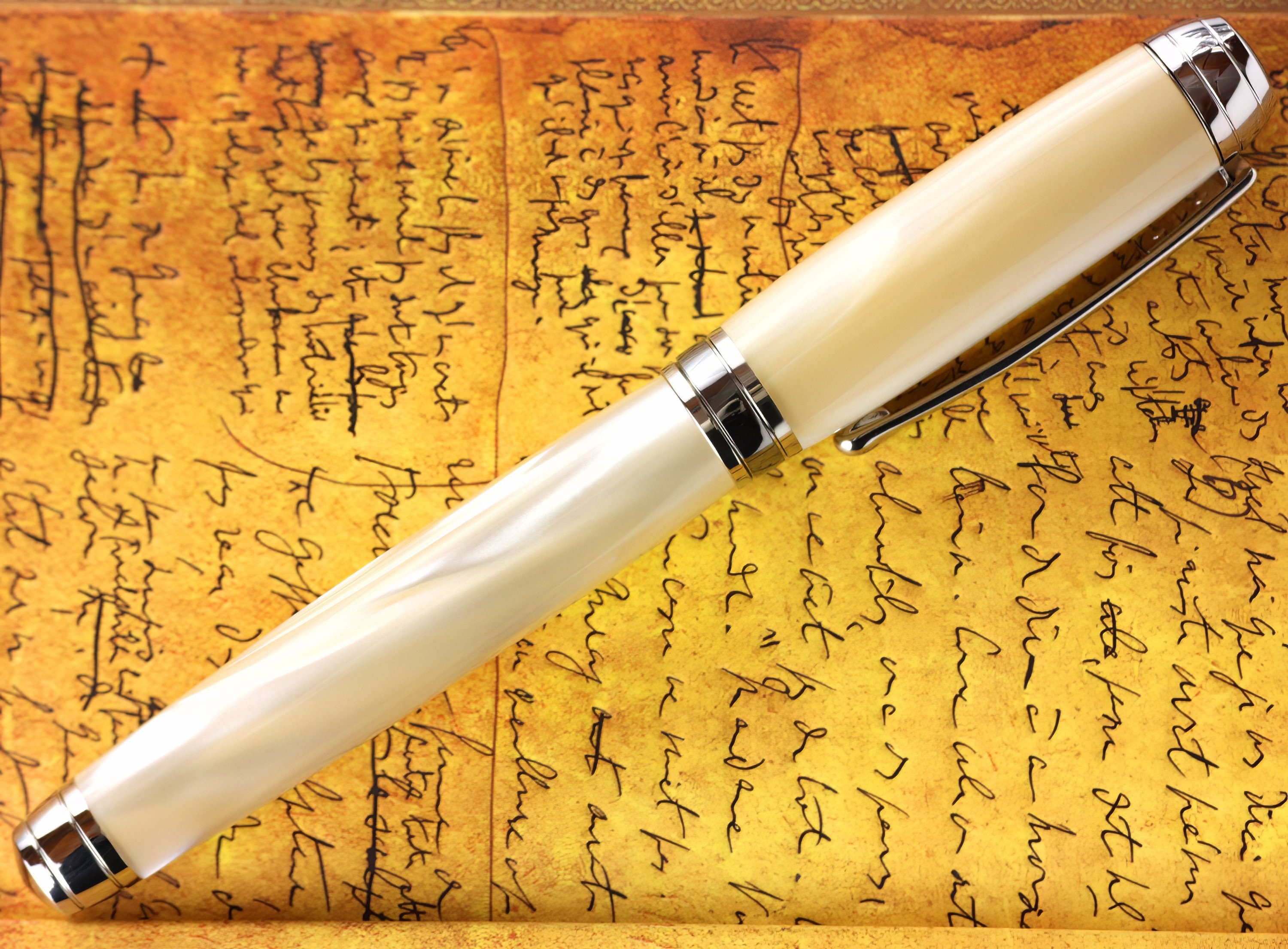 Stylo Plume Jinhao Laqué Ivoire - Plume 18KGP - Neuf Sans Emballage