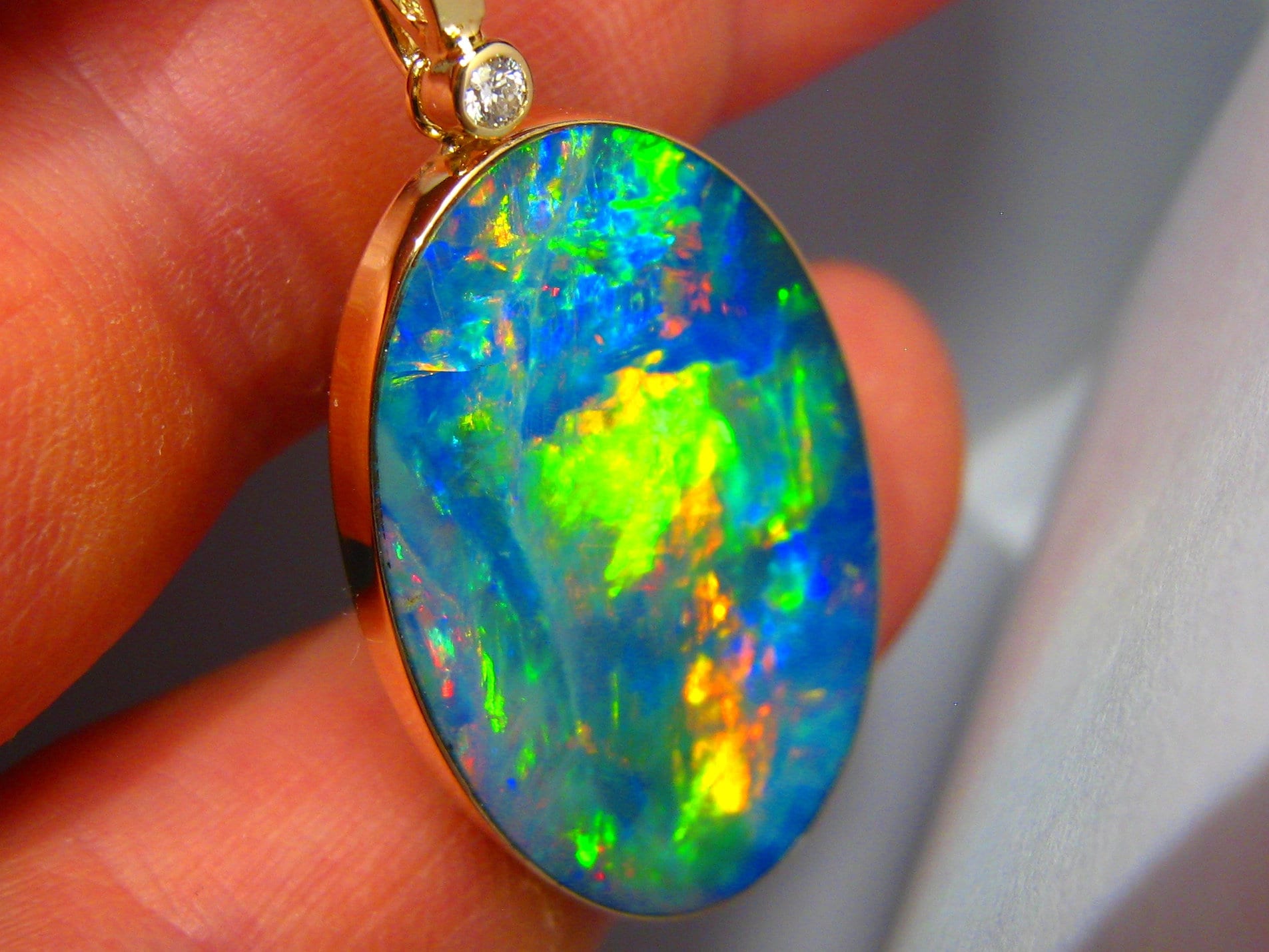 FREE Express Weltweit! PREMIUM Coober Pedy Edelstein! Leichte natürliche Einschlüsse Opal Inlay schwarzer Boulder 14k massives Gold Diamant Anhänger 423