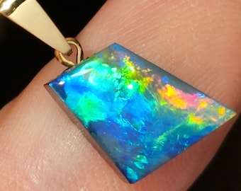 Coober Pedy natural mined Australian Opal doublet solid 14k gold pendant