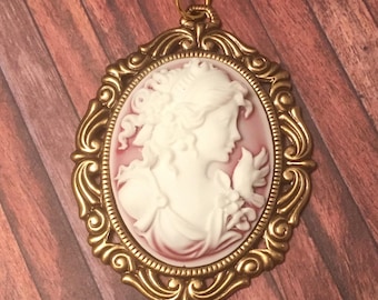 Red and White Resin Cameo Antique Gold Setting Pendant