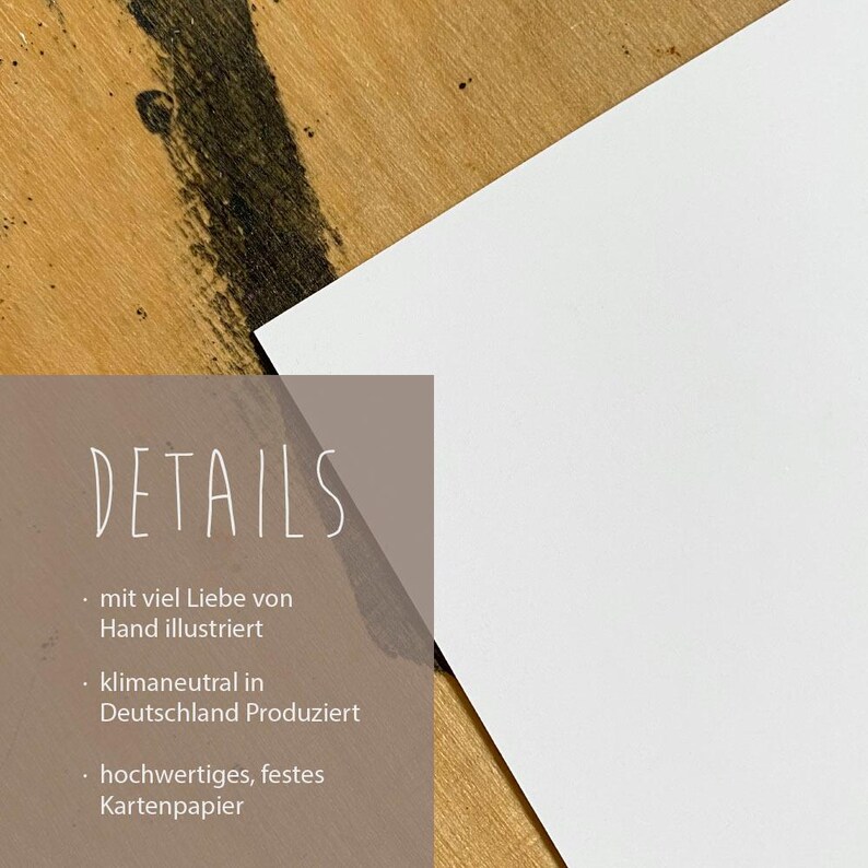 May include: Details of a card with the text "DETAILS" in large, bold letters. The card lists the following details: "mit viel Liebe von Hand illustriert", "klimaneutral in Deutschland Produziert", and "hochwertiges, festes Kartenpapier".