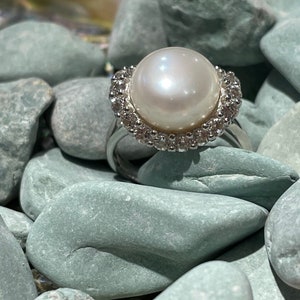 Pearl Mother’s Day ring. Cz accents. 925 Sterling!
