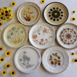 Assiettes en grès - motifs floraux - jaune orange marron - salle à manger à la ferme - vaisselle rétro - Americana vintage - prix par assiette