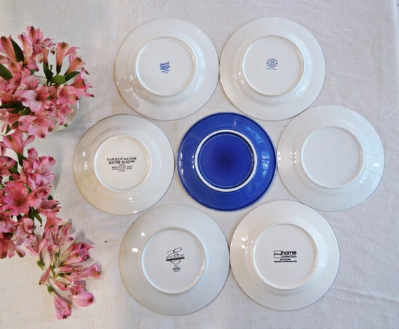 Royal Collection - Platos llanos blancos con borde azul y plateado de 10.25  pulgadas + platos de ensalada de 7.25 pulgadas + cubiertos plateados