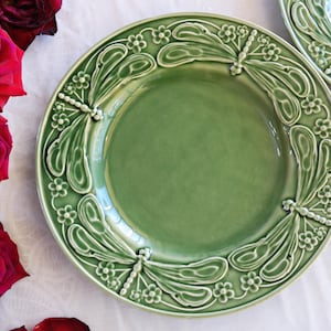 ASSIETTE Marché du monde - motif libellule - majolique verte - poterie portugaise - salle à manger à la ferme - décoration de cuisine campagnarde - Portugal