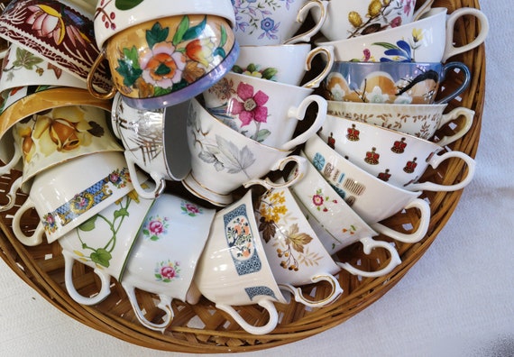 Lot De 13 Tasses Et Sous-tasses Dépareillées Vintage - Charme D'antan