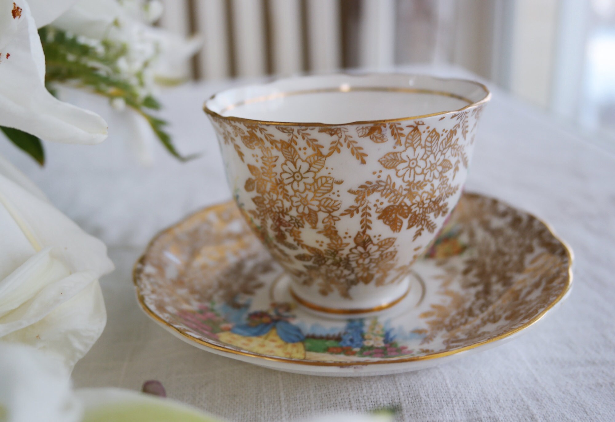  コロンビア ボーンチャイナ スープチューリン Colclough CUP & SAUCER - Crinoline Lady Victorian Garden - Vintage