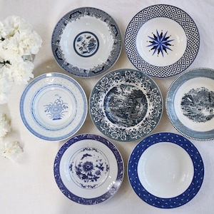 Blaue weiße Suppenschüsseln - Größe 20 bis 22 cm - Pastasalatschüsseln - Mix & Match China - Nicht übereinstimmendes französisches Landhausdekor - Preis pro Schüssel