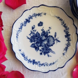 Cracker Barrel SALAD/DESSERT PLATE - Blue and White - Floral Pattern - Flowers Butterfly - Vintage Country Cottage Decor - Farmhouse Dining