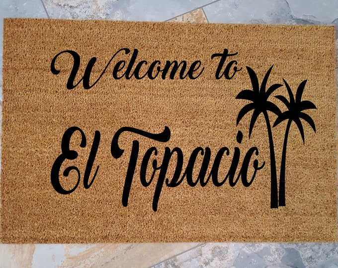 Resort Door Mat / Personalized Doormat / Tropical Welcome Mat / Custom Doormat / Palm Tree / Gifts for Dad / Gifts for Mom / Gift for Friend