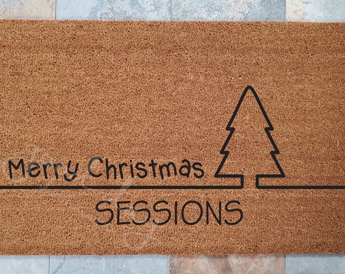 Merry Christmas Tree Door Mat with Family Name / Door Mat / Welcome Mat / Custom Doormat / Christmas Decor / Gift Idea / Festive Doormat