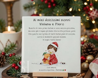 Regalo di Natale per Nonni Personalizzato con Nomi dei Nipoti, Mattonella Natalizia con Grafica Tenerissima, Idea Regalo Originale