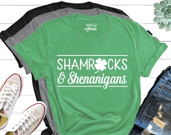 Camiseta de tréboles y travesuras, camiseta del Día de San Patricio para mujer, camiseta divertida, ¡Qué suerte!, camiseta de trébol, ¡Vamos a celebrar!, ¡Malo y borracho!, Shamrocked