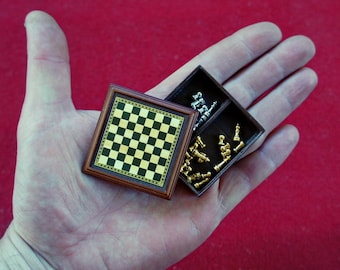 Dollhouse Miniature Model Chess Set and Wooden Storage Box