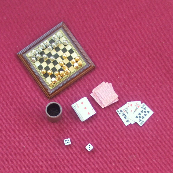 1/6 Scale Miniatur Gaming Pack Spielkarten Würfel Schach Set