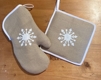 Christmas oven mitt and potholder