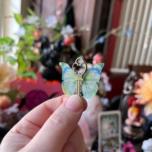 Alice in Wonderland Flying Butterfly Keys: Mad Hatter Tea Party Decor ...