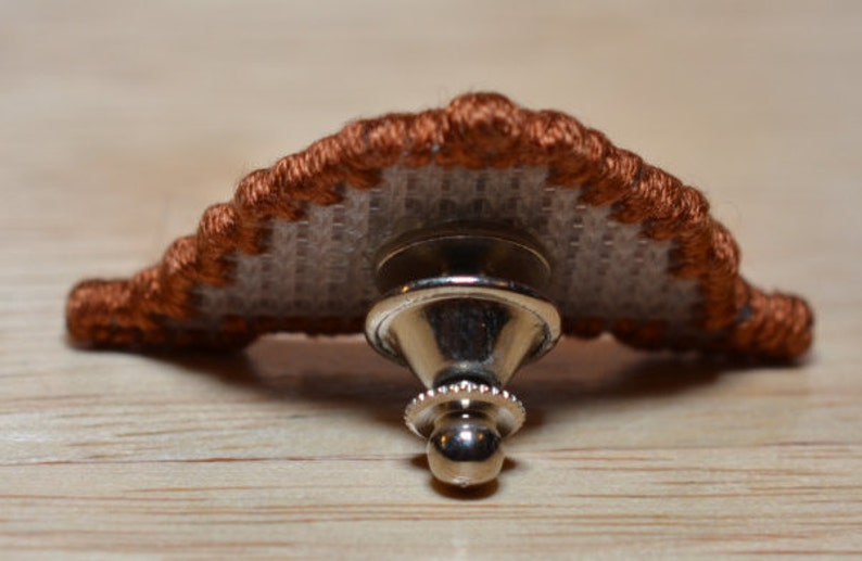 Sherlock Holmes theme tie tack Deerstalker