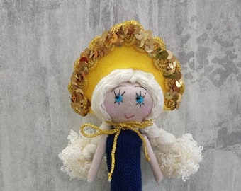 A finger puppet for 4 fairy tales.