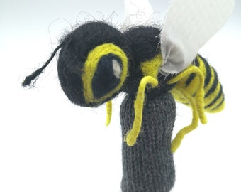Marionnette à doigt en laine Guêpe.