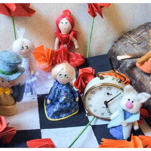 Finger puppets wool &quot;Alice in Wonderland&quot; / &quot;Alice in Wonderland country&quot; - a finger puppet