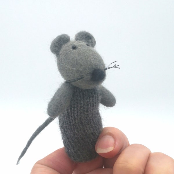 Marionette with finger the little mouse in felted wool.