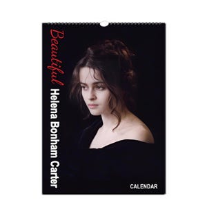 美しいヘレナ・ボナム・カーター | 2025/26 | 開始月/年を選択 | フル写真のパーソナライズされた壁掛けカレンダー