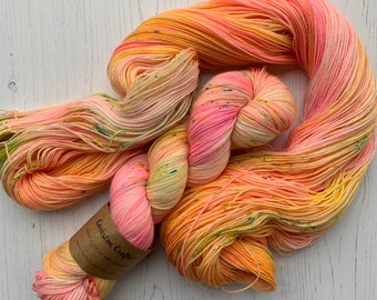 Each Peach Pear Plum - 100g Superwash Merino / Nylon Sock Yarn 4 ply, fingering, hand dyed in Scotland, pink, orange variegated speckles