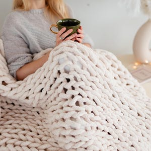Chunky Knit Chenille Blanket – Super Soft, Cozy Throw for Any Room, Plush Throw, chunky throw