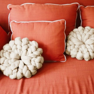 Knitted Pillows, Throw Pillows, Round Pillows, Chunky Pillows, Wool Pillows, Set of 2, Set of Pillows, Housewarming Gift