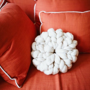 Chunky knit wool cushion round throw pillow white