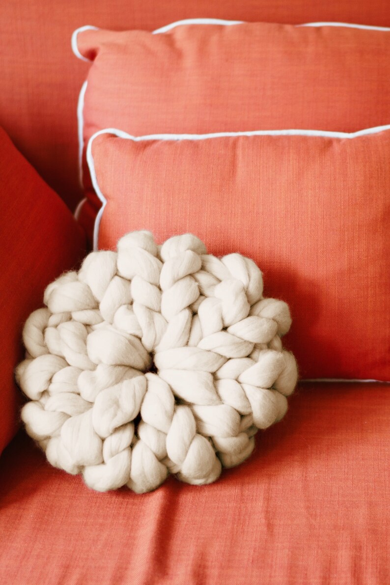 Chunky knit cushion sofa decor throw pillows round throw pillow beige