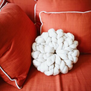 Chunky knit wool cushion round throw pillow white