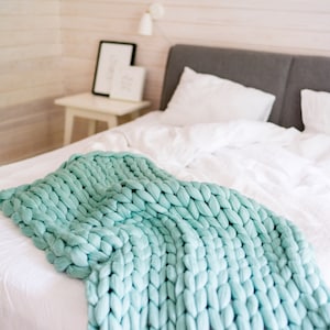 Chunky Knit Throw Blanket, Chunky Blanket, Chunky Throw, Chunky Knit Blanket, Wool Blanket, Arm Knit Blanket, Housewarming Gift
