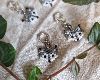 Cute Wolf, Silver Fox, Husky, Beaded Stitch Marker, Progress Keeper, Knitting Gift, Crochet Gift, Knitting Marker