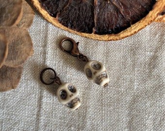 3D Skull Stitch Marker, Howlite, Progress Keeper, Halloween, Creepy, Knitting, Knitters Gift, Crochet Gift