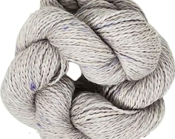 Hilo de mezcla de alpaca Suri: Seda blanca y lavanda, grosor deportivo (ovillo de 200 yardas)